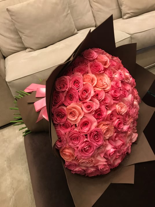 150 Peach And Pink Roses Bouquet