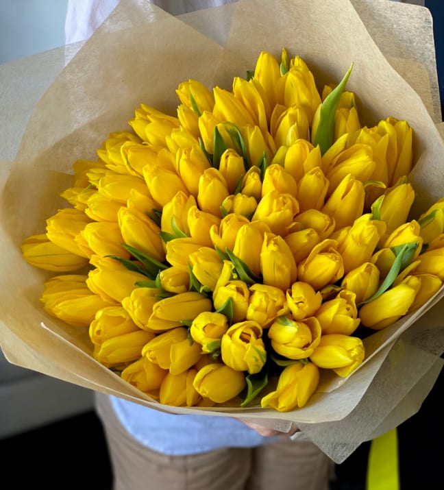 100 Yellow Tulips Luxury Bouquet