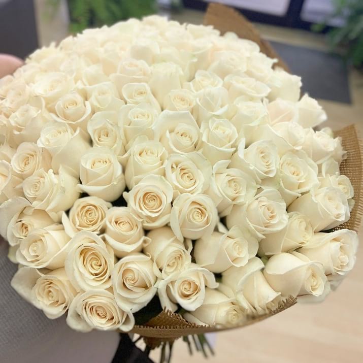 100 White Roses Luxury Bouquet