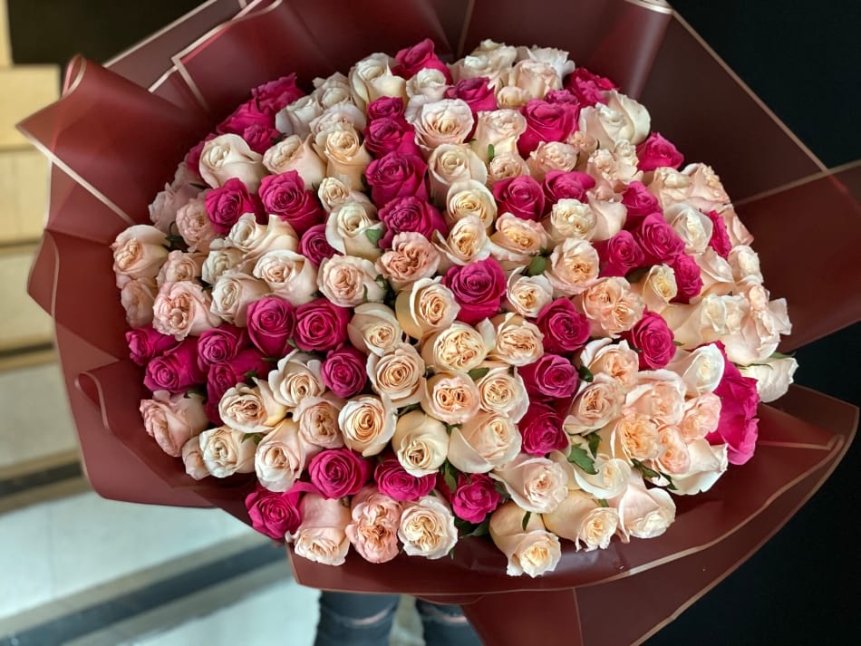 150 Peach And Hot Pink Roses Bouquet