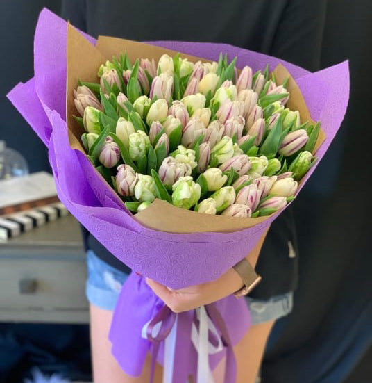 50 White And Lavender Luxury Tulip Bouquet