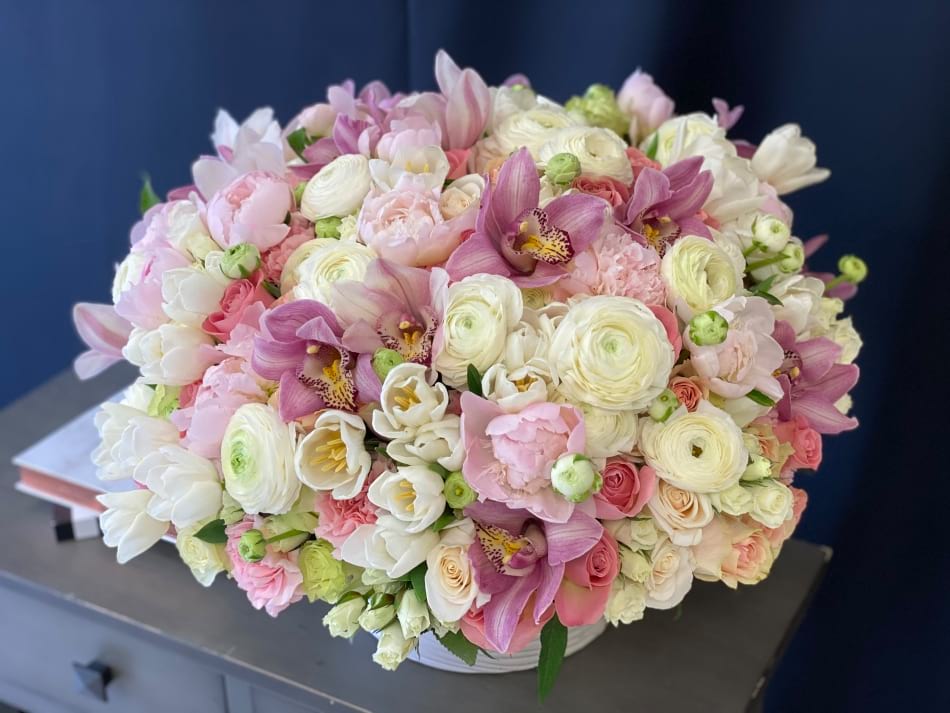 Large Flower Design In Ceramic Vase