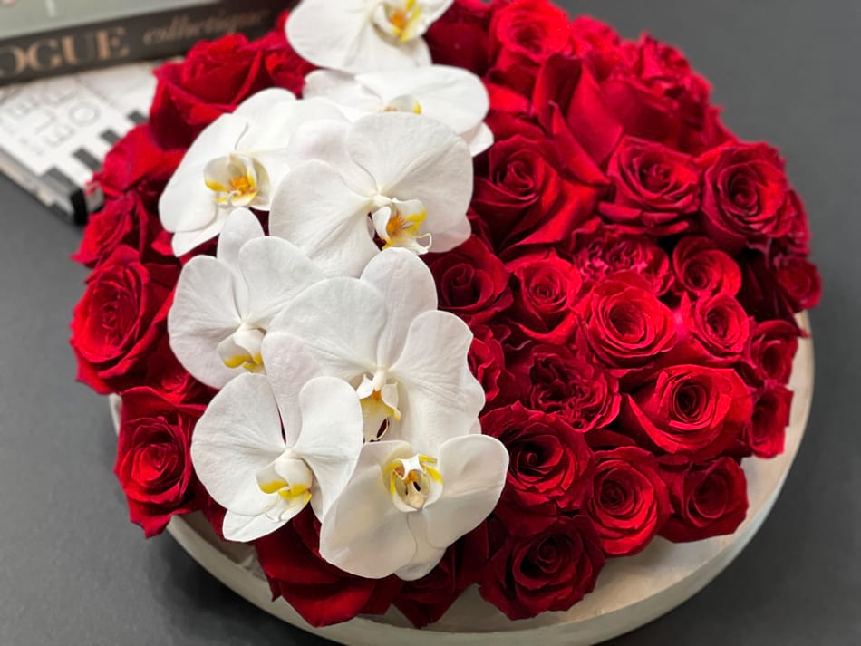 Luxury Red Roses Arrangement In Custom Round Tray