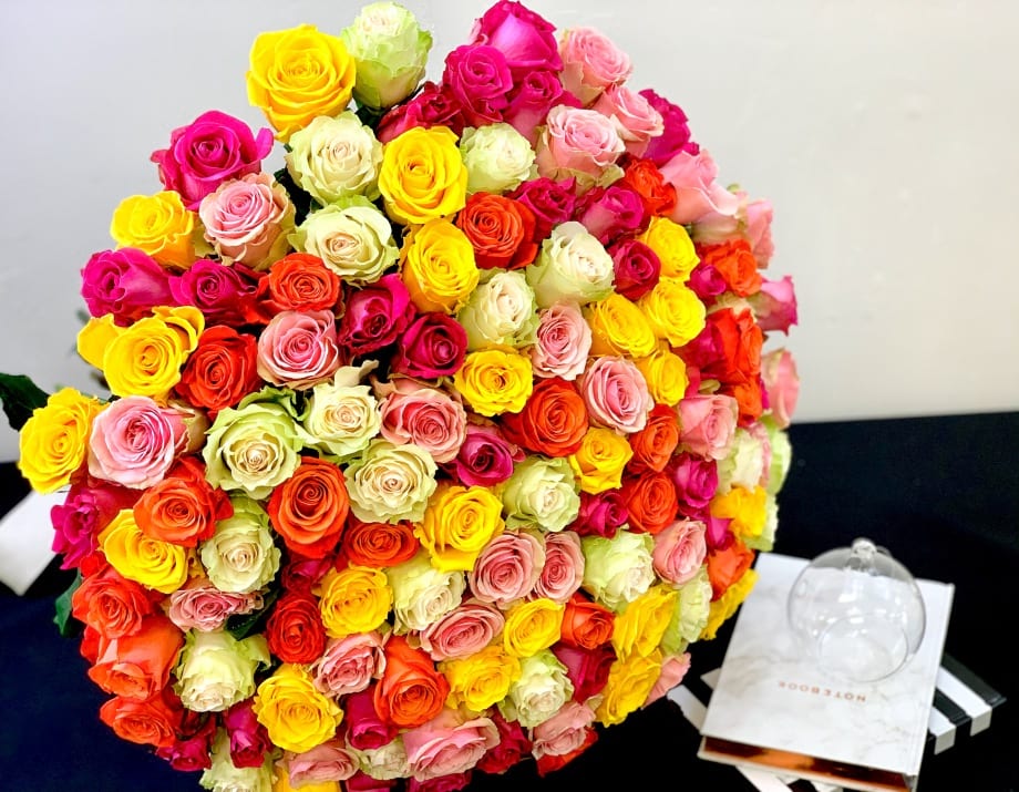 150 Mixed Roses Luxury Bouquet